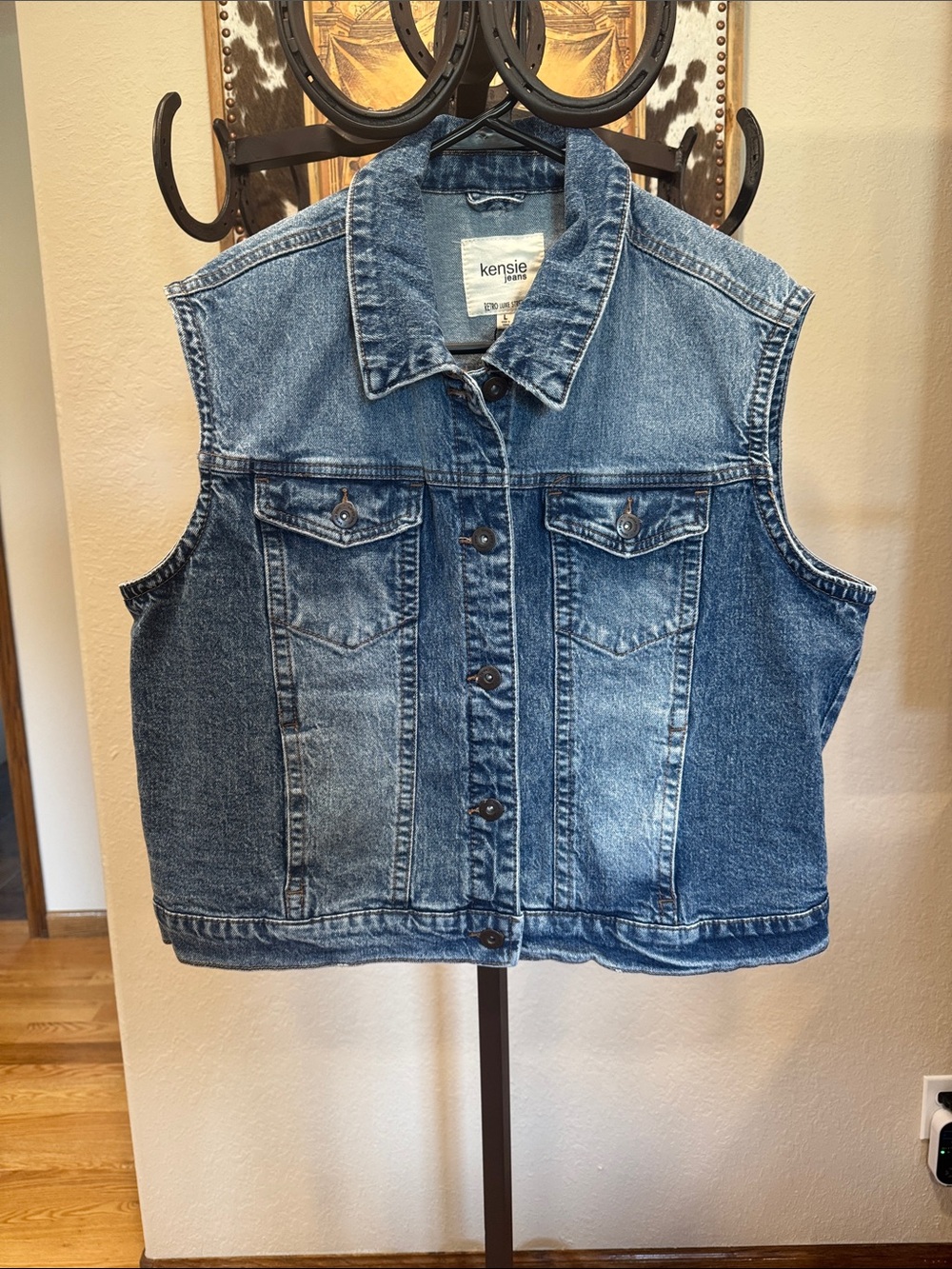 Kensie Sleeveless Denim Jacket Vest in Blue Wash